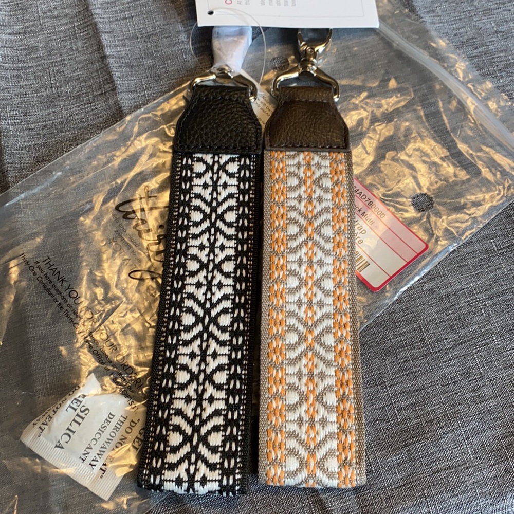 Wide wristlet straps by Thirty One